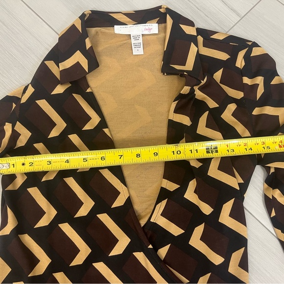 Diane Von Furstenberg Women's Wrap Dress Black Gold Geometric Silk Sz 4 - Picture 7 of 9